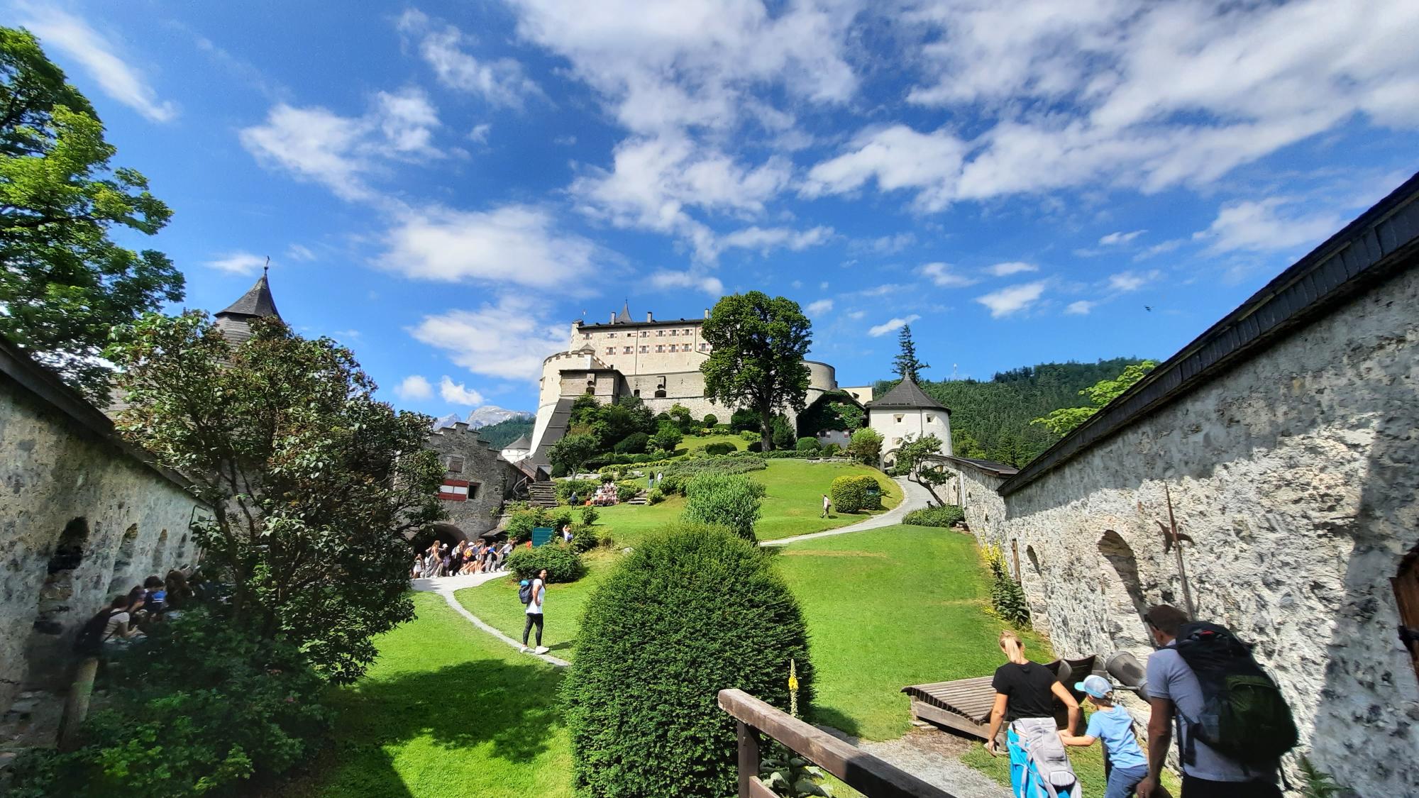 Greifvogelschau auf der Burg Hohenwerfen